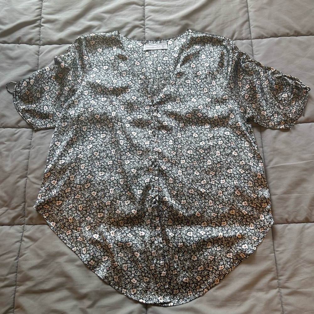 Abercrombie & Fitch Silky Blouse